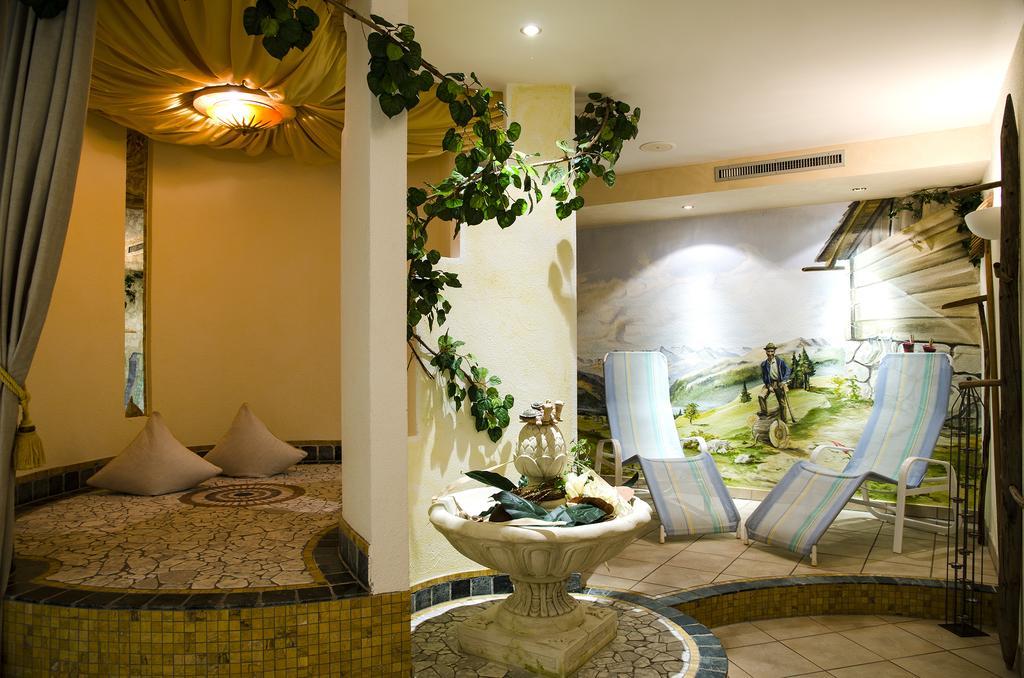 Idhof Hotel 4*